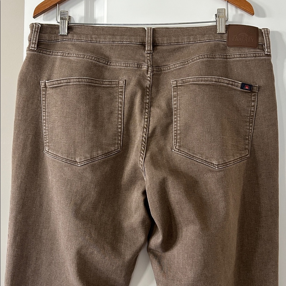 Faherty Men's Straight Jeans in Taupe Brown